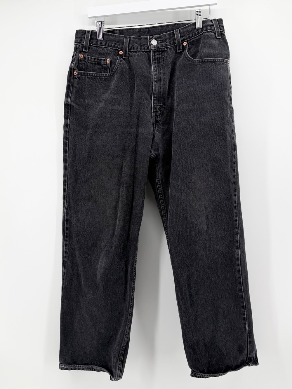 Vtg Levi's 550 Faded Black Relaxed Tapered Jeans 36x32 Hemmed Short Fit 36x26 - Picture 2 of 11